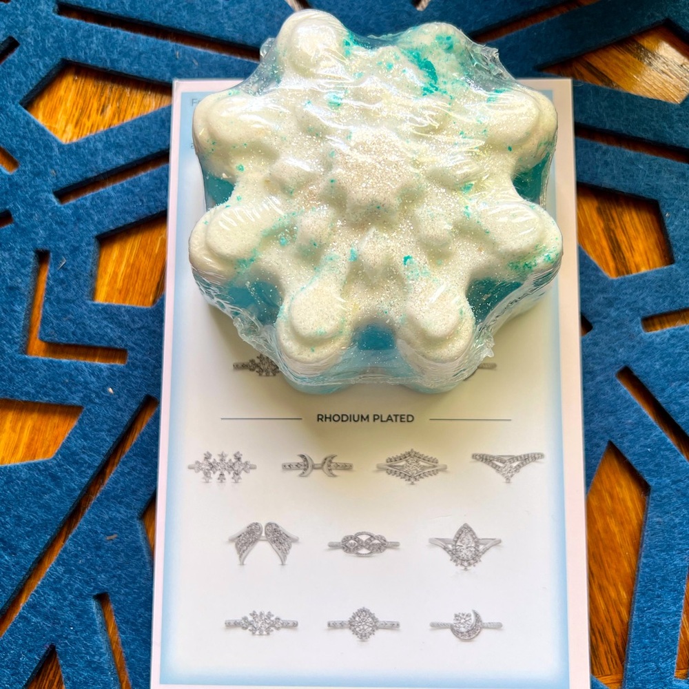 It’s a Wonderful Life by Fragrant Jewels Bath Bomb with Mystery Silver Ring Sz 7 - Picture 2 of 3